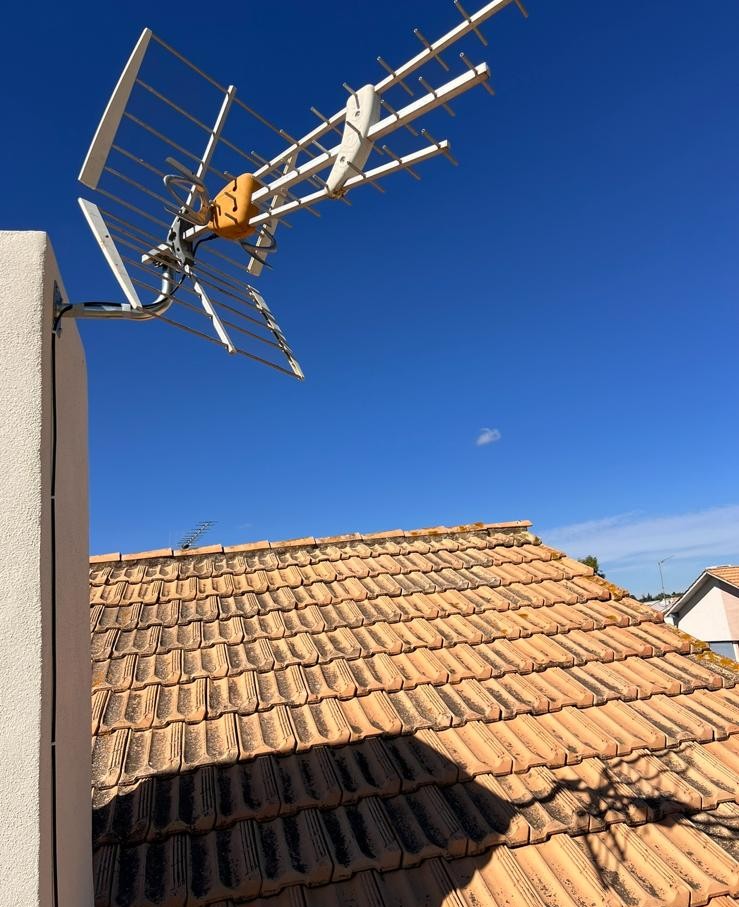 Electricistas profesionales para instalaciones y reparaciones en Sevilla